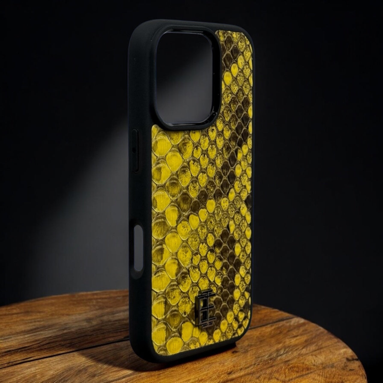 Husa iPhone din Piele de Piton Galben editie limitata - iTool