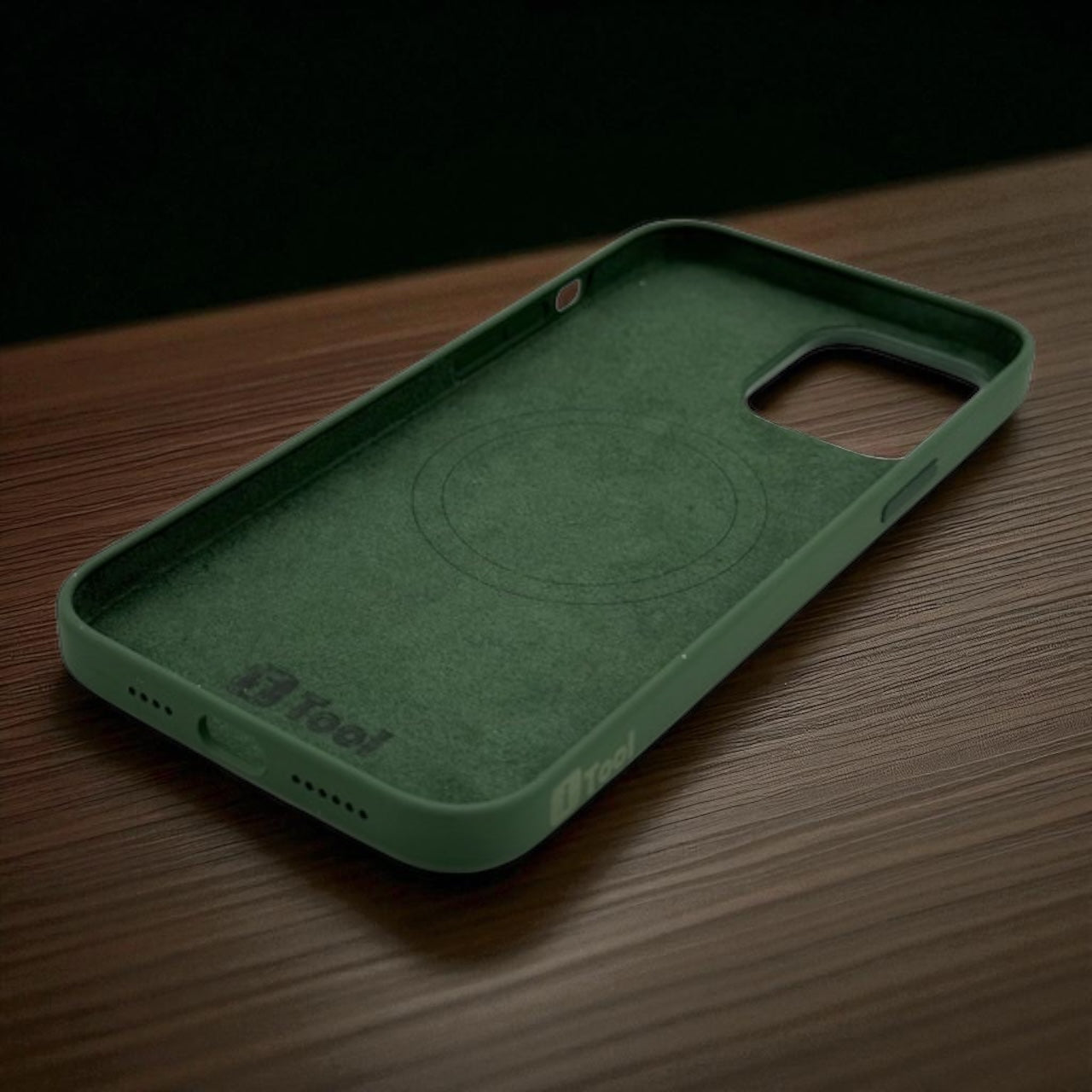 Husa iPhone 13 iTool cu MagSafe din silicon catifelat Verde - iTool